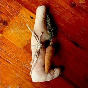 🥕 Handmade Primitive Rabbit with Carrot